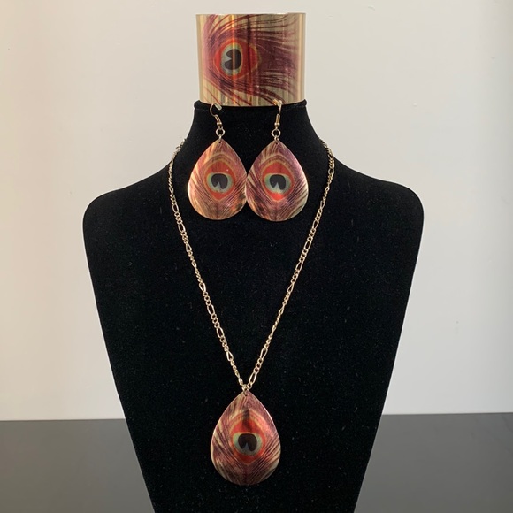 Charming Charlie Jewelry - CHARMING CHARLIE metal peacock set